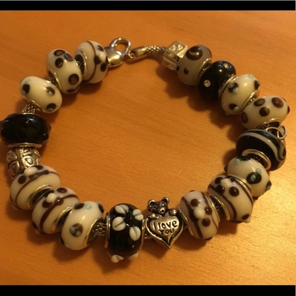 Black and White Party Bracelet - Picture 4 of 4